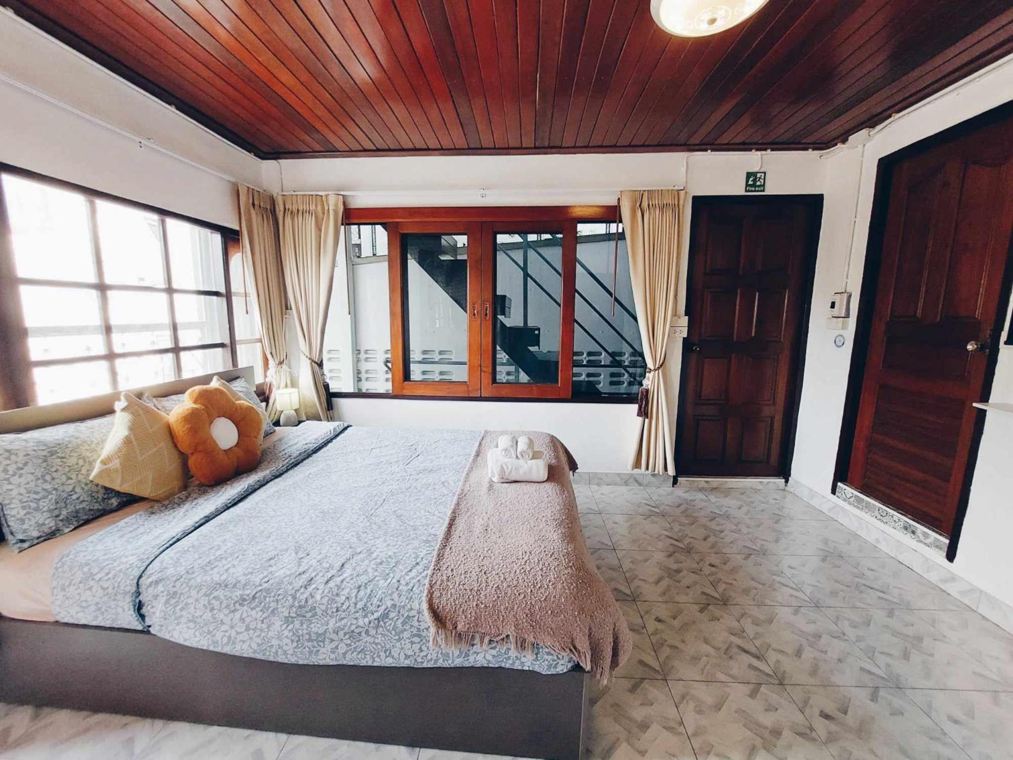 Albergue Hello Sunshine Phra Nakhon Si Ayutthaya Exterior foto