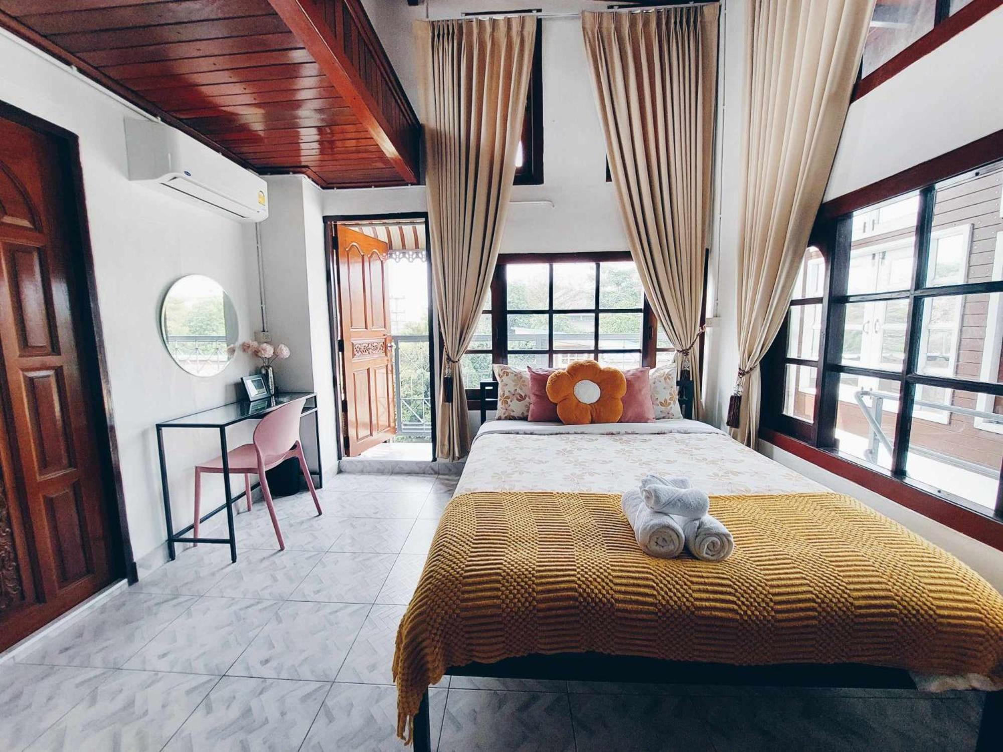Albergue Hello Sunshine Phra Nakhon Si Ayutthaya Exterior foto